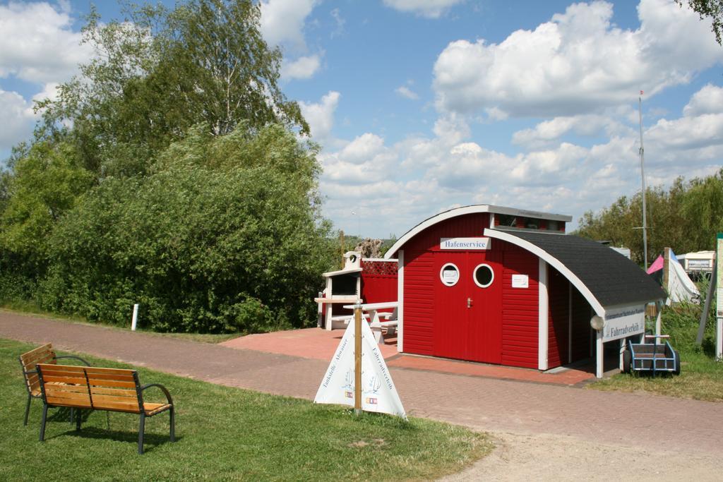 Ferienzentrum Yachthafen Rechlin Exterior photo